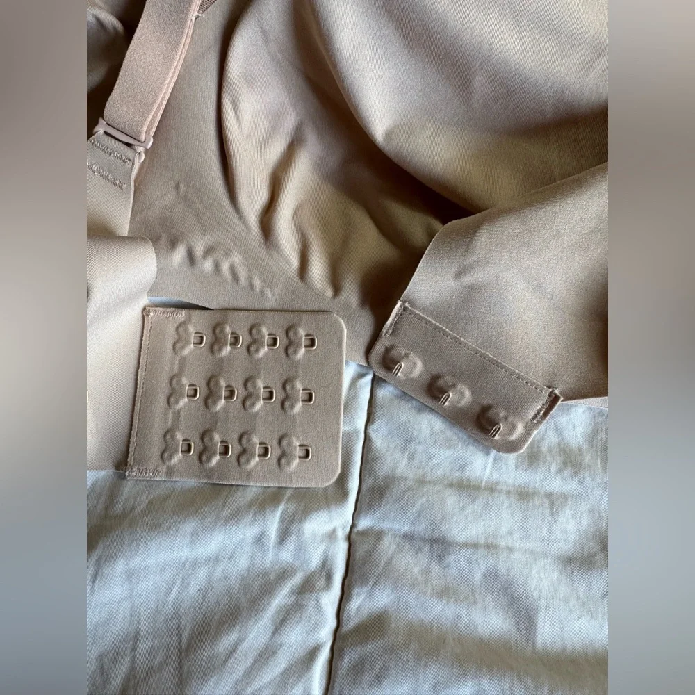 Honeylove Crossover Wireless Bra, Mesh Panels, Sand Beige, Size L 38B/C - Picture 5 of 8